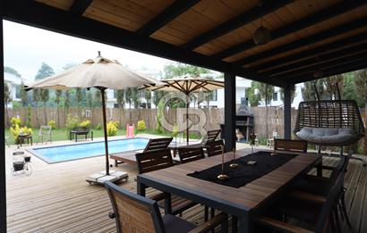 Sapanca da İşletme ruhsatına sahip eşyalı müstakil havuzlu villa