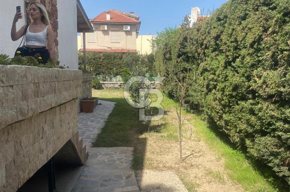 ÇEŞME Ilıca da Satılık  Muhteşem Konumda 5+1 Villa