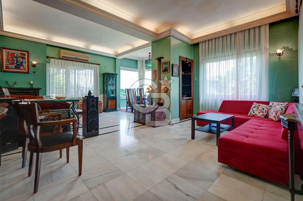 Kanlıca'da Kısmi Deniz Manzaralı Satılık 6+2 Müstakil Villa