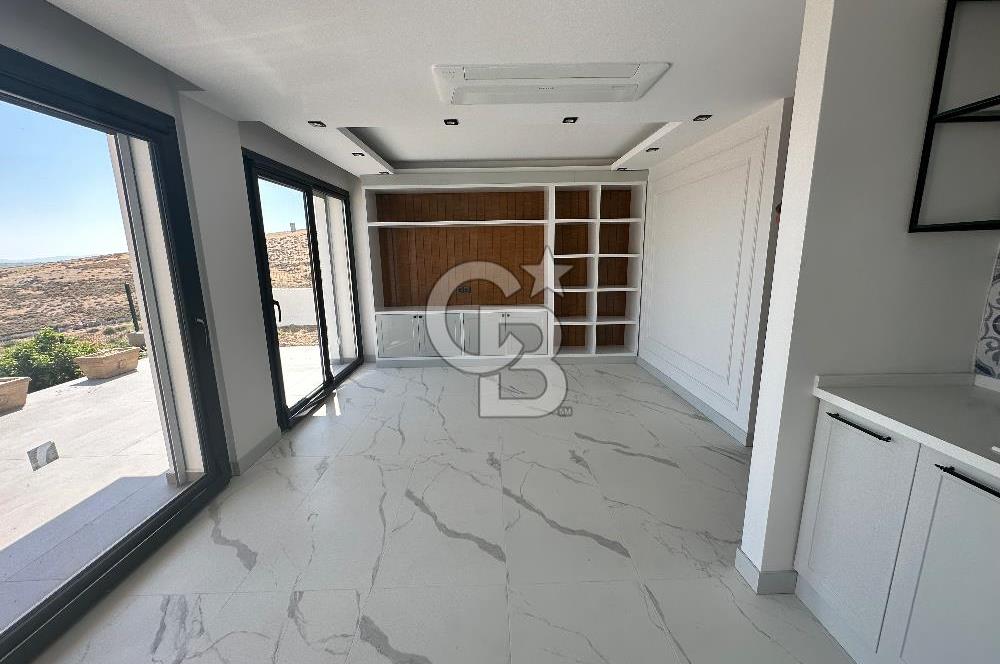 Menemen Villakent'te Havuzlu Butik Sitede 4+2 Satılık Villa