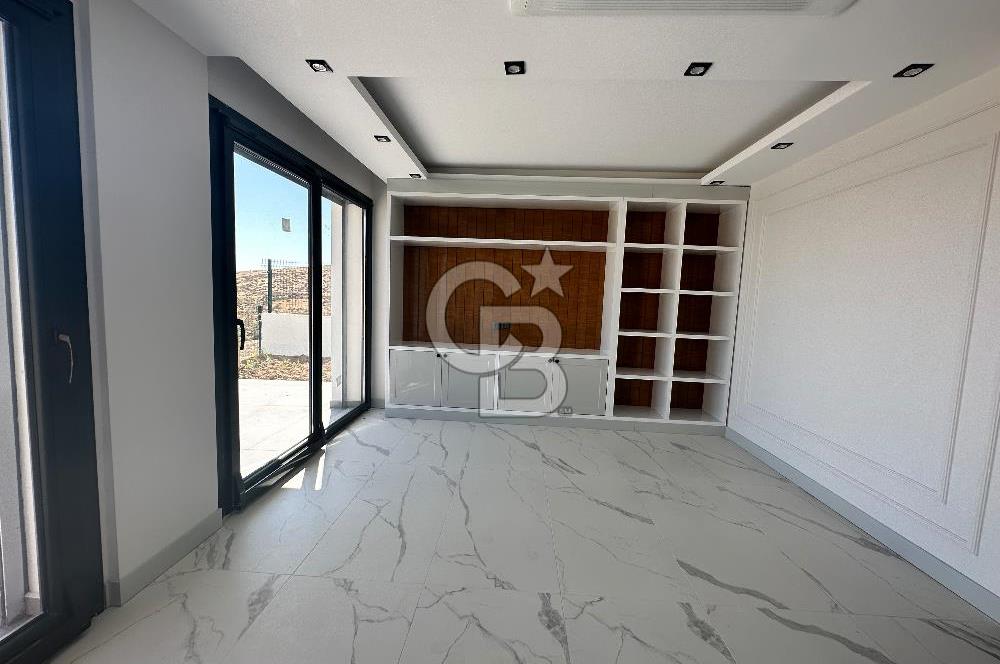 Menemen Villakent'te Havuzlu Butik Sitede 4+2 Satılık Villa