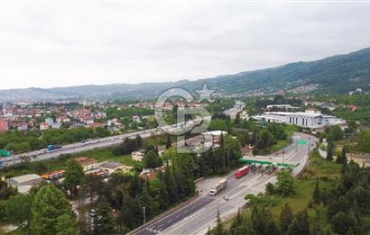 SAPANCA GİŞELERİN YANI BAŞINDA 2.048 M2 0.40 İMARLI SATILIK ARSA