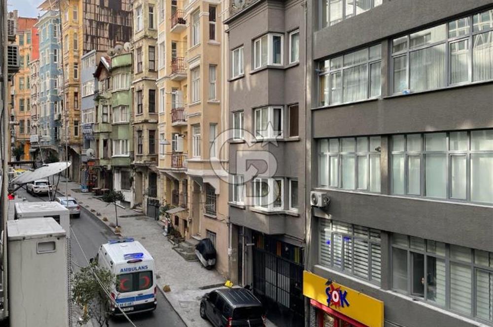 Taksim Ömer Hayyam Cad. Üzeri Satılık 2+1 Daire