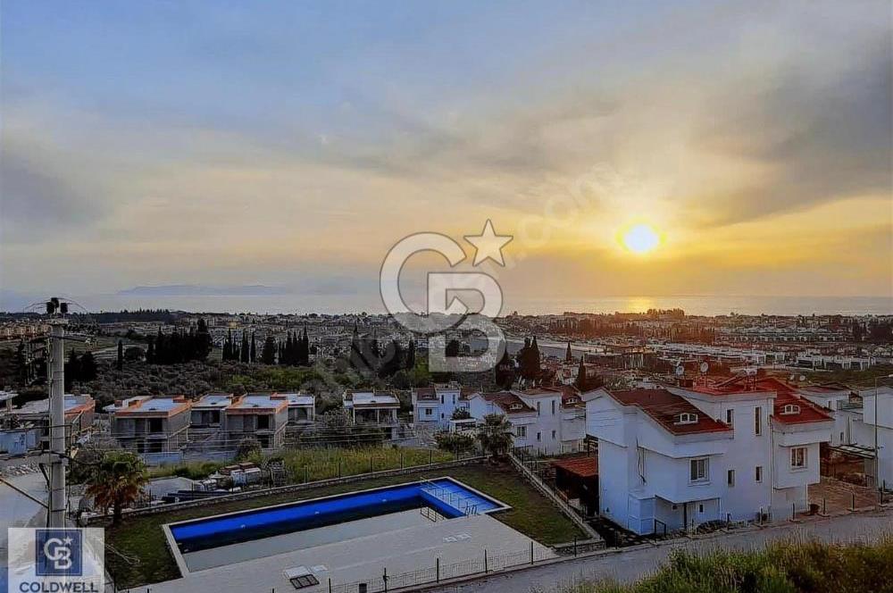 Kuşadası'nda deniz manzaralı lüks villa