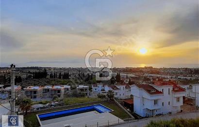 Kuşadası'nda deniz manzaralı lüks villa