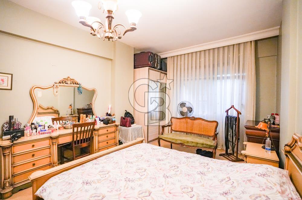 Kiralık  Ulus Selvi Sokak balkonlu 3+1 Ara Kat Daire