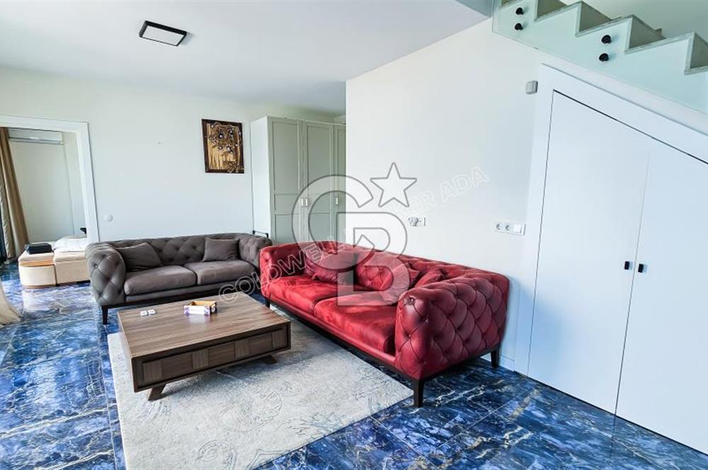 Denizle Bütünleşen Ev Kuşadası Liman Manzaralı Satılık 4+1 Villa