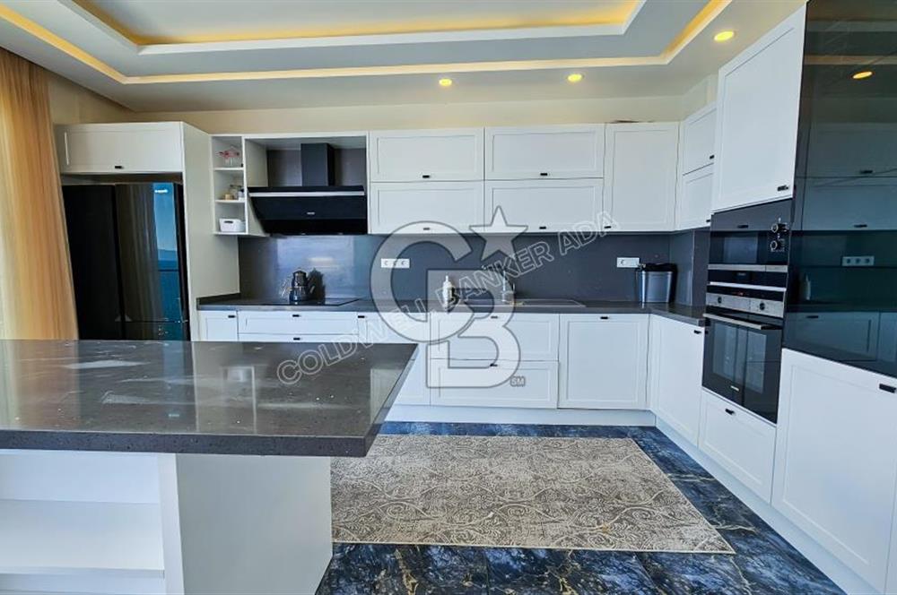 Denizle Bütünleşen Ev Kuşadası Liman Manzaralı Satılık 4+1 Villa