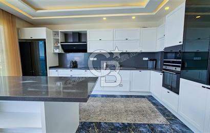 Denizle Bütünleşen Ev Kuşadası Liman Manzaralı Satılık 4+1 Villa