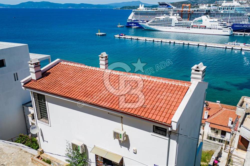 Denizle Bütünleşen Ev Kuşadası Liman Manzaralı Satılık 4+1 Villa