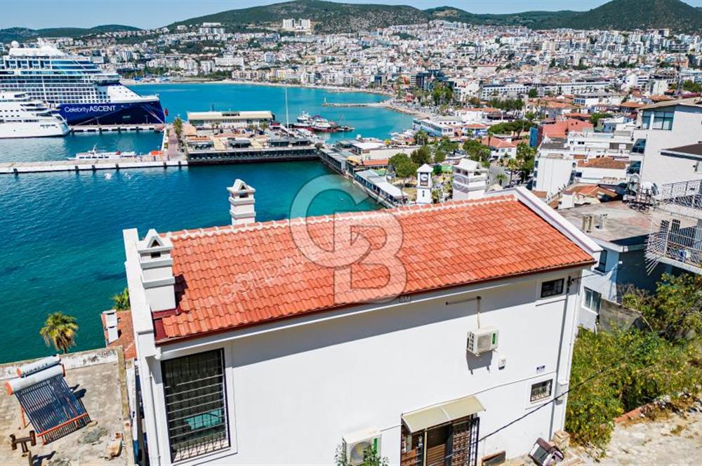 Denizle Bütünleşen Ev Kuşadası Liman Manzaralı Satılık 4+1 Villa