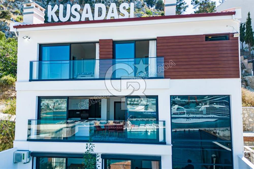 Denizle Bütünleşen Ev Kuşadası Liman Manzaralı Satılık 4+1 Villa