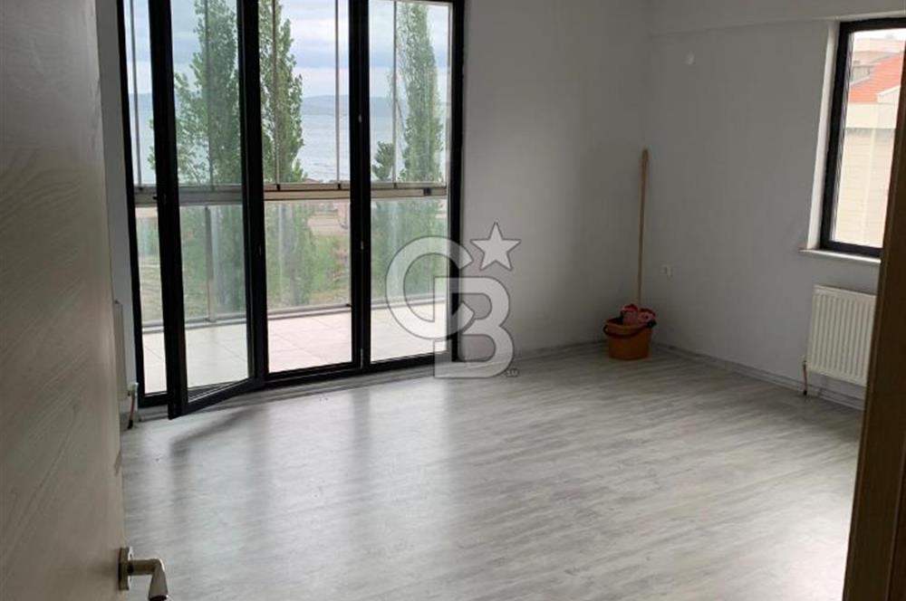 LAPSEKİ'DE YENİ KORDON'DA BOĞAZ MANZARALI 2+1 SATILIK DAİRE