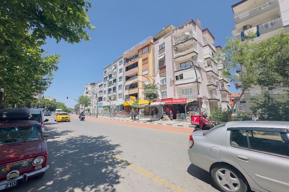 Manisa; Akmescit Cadde Üstü Satılık 90 m2 İşyeri & Dükkan