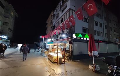 Bayraklı Sevgi Yolu ' nda DEVREN KİRALIK CAFE