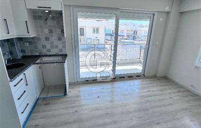 ÇANDARLI'DA HAVUZLU SİTEDE DOĞA VE DENİZ MANZARALI SATILIK DAİRE