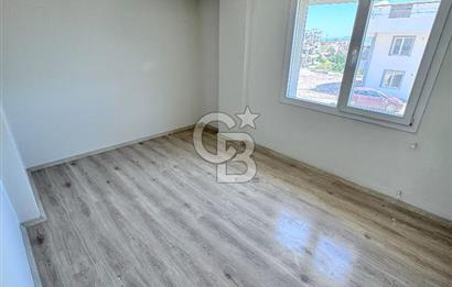 ÇANDARLI'DA HAVUZLU SİTEDE DOĞA VE DENİZ MANZARALI SATILIK DAİRE