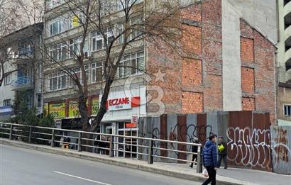 Mithatpaşa Caddesi Üzerinde Merkezi Yapılı ofis