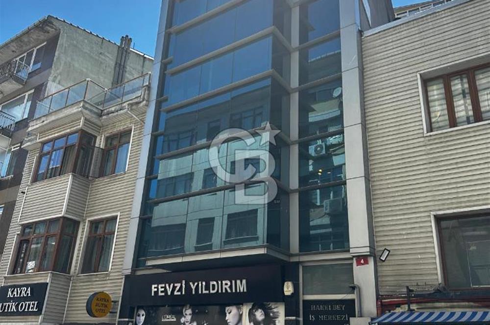 Kadıköy Merkezde Asansörlü Genç Binada Satılık 1+1 Ofis