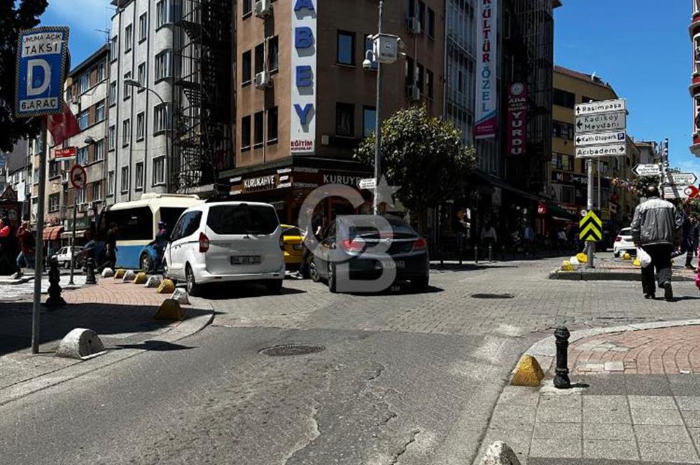 Kadıköy Merkezde Asansörlü Genç Binada Satılık 1+1 Ofis