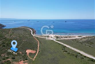 ÇANAKKALE BOZCAADA AYANA KOYUNDA DENİZ MANZARALI 297 m2 ARSA