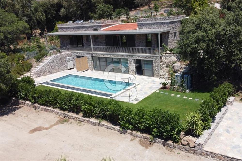 Bodrum Gümüşlük te 1725 m2 Arsa İçinde Müstakil Havuzlu 430 m2