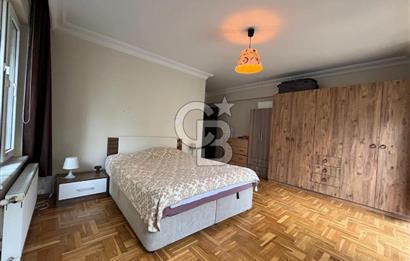 Moda'da 4+1 balkonlu, otoparklı bakımlı bahçe dublex daire