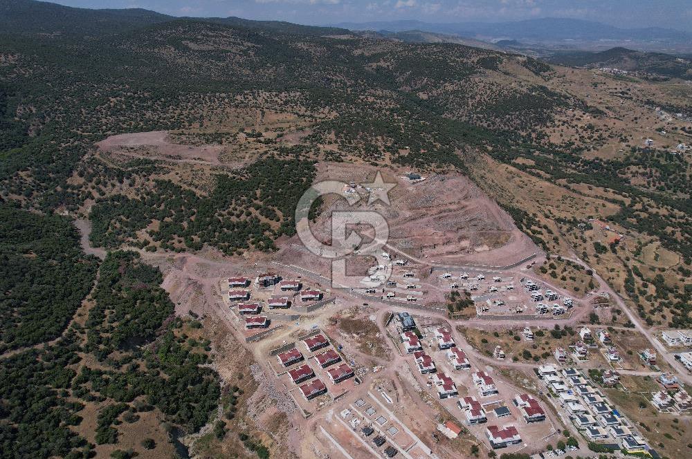 DOĞAYLA BÜTÜNLEŞEN MUHTEŞEM DENİZ MANZARALI ARSA VE BAHÇE