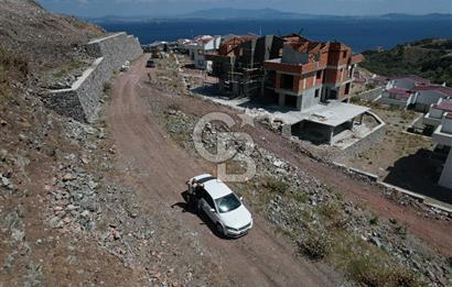 DOĞAYLA BÜTÜNLEŞEN MUHTEŞEM DENİZ MANZARALI ARSA VE BAHÇE