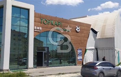 ÇUBUK MERKEZDE YÜKSEK CİROLU KOMPLE SATILIK HALI SAHA