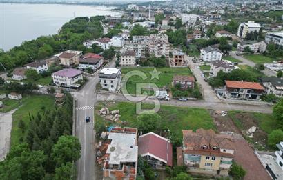 BAŞİSKELE SAHİLDE DENİZ MANZARALI 2+1 ÇATI DUBLEKS SATILIK DAİRE