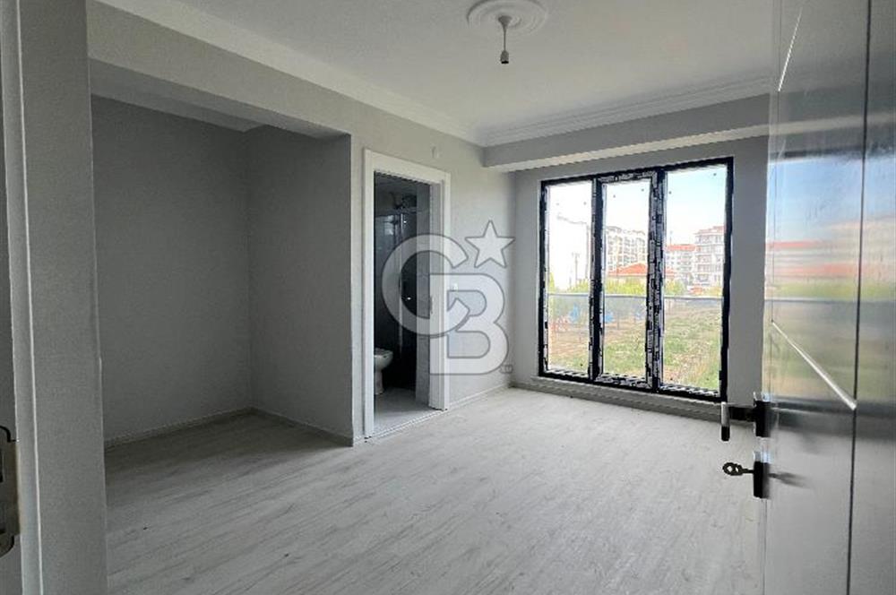 LAPSEKİ MERKEZDE YENİ KORDONA VE OKULA YAKIN SATILIK DAİRE