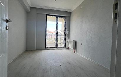 LAPSEKİ MERKEZDE YENİ KORDONA VE OKULA YAKIN SATILIK DAİRE