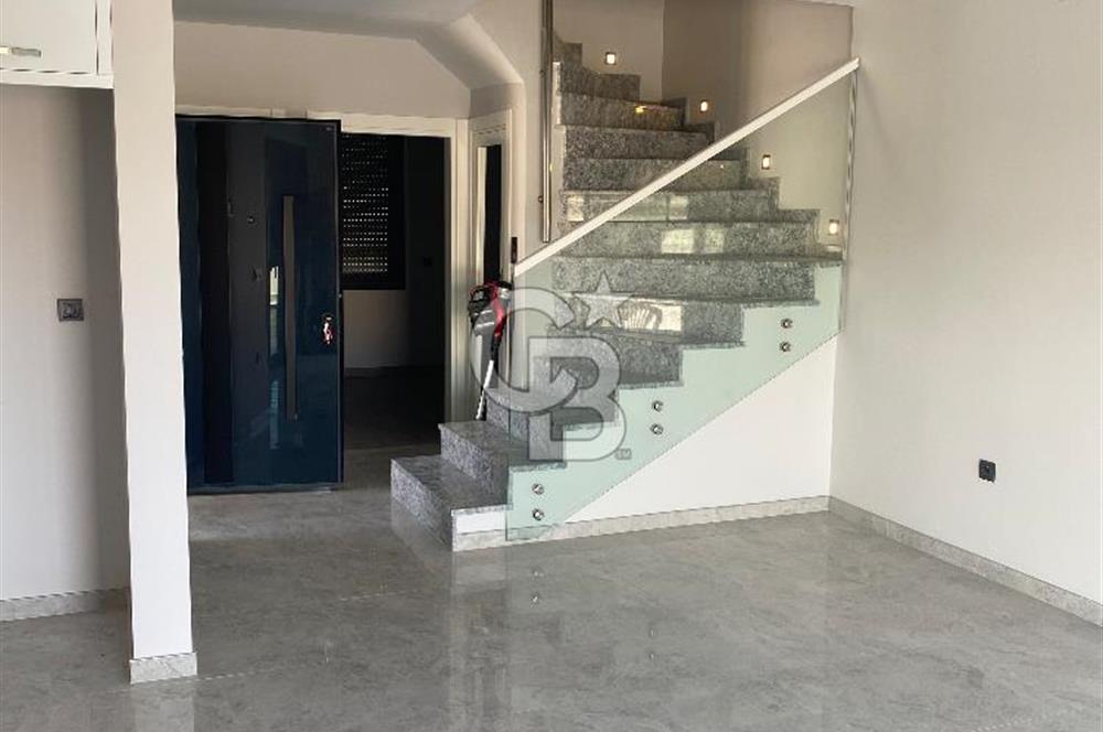 Çeşme Çiftlikköyde Yüzme Havuzlu Villa