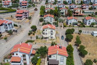 İzmir Villakent Sazlıgöl Evlerinde Satılık 5+2 Müstakil Villa