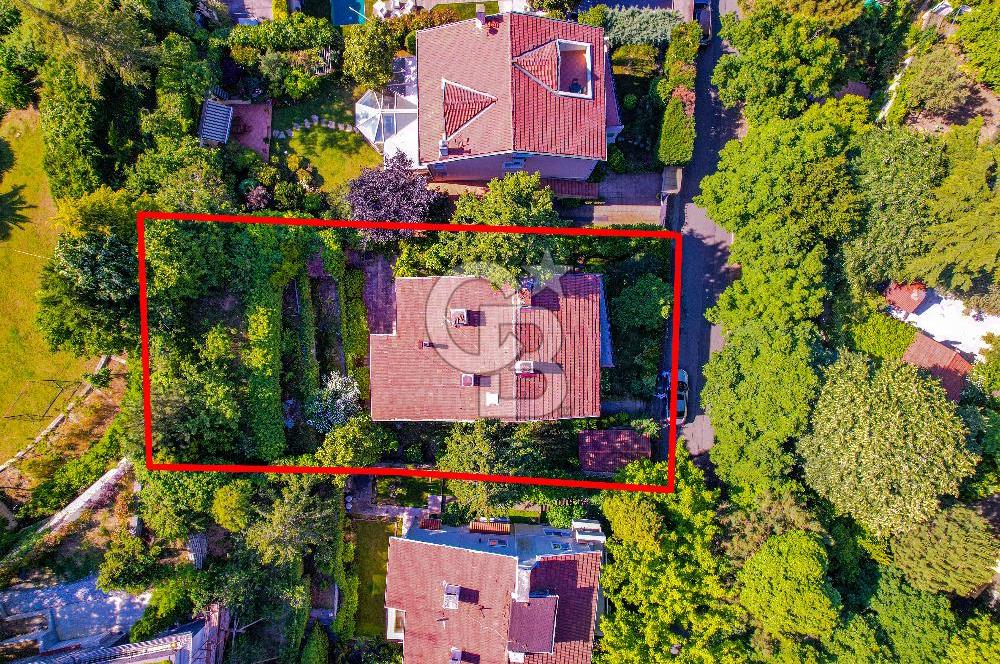 Tarabya'da Bahçe İçerisinde 6+1 Satılık Villa