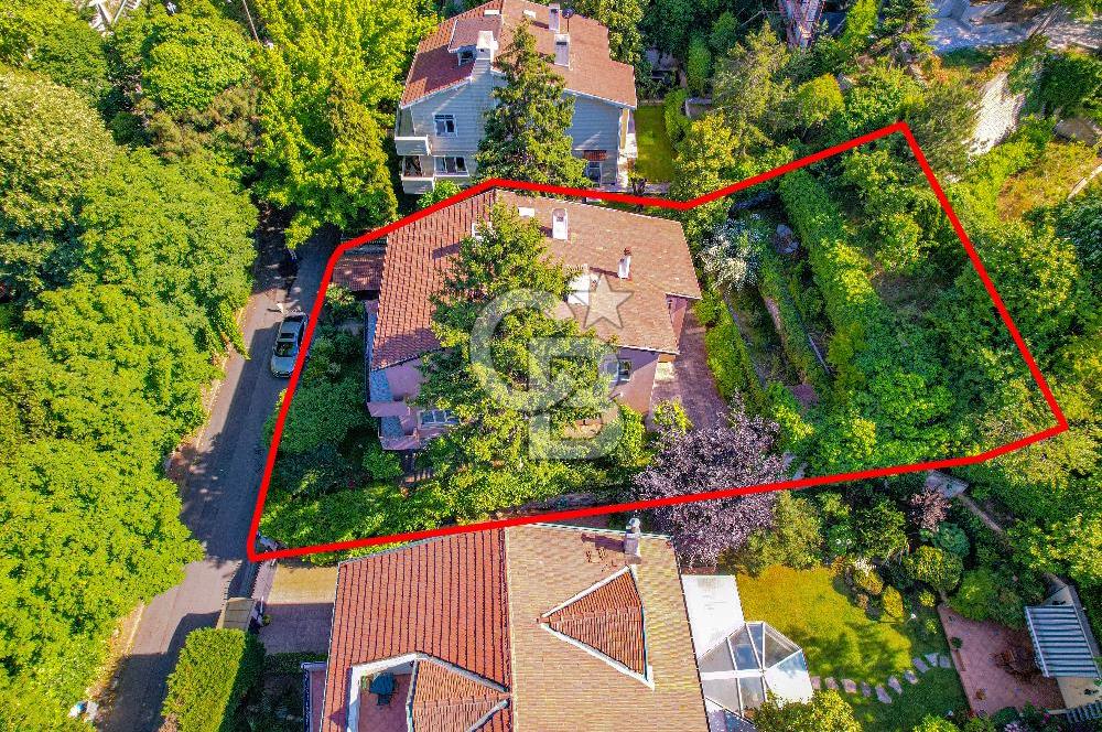 Tarabya'da Bahçe İçerisinde 6+1 Satılık Villa