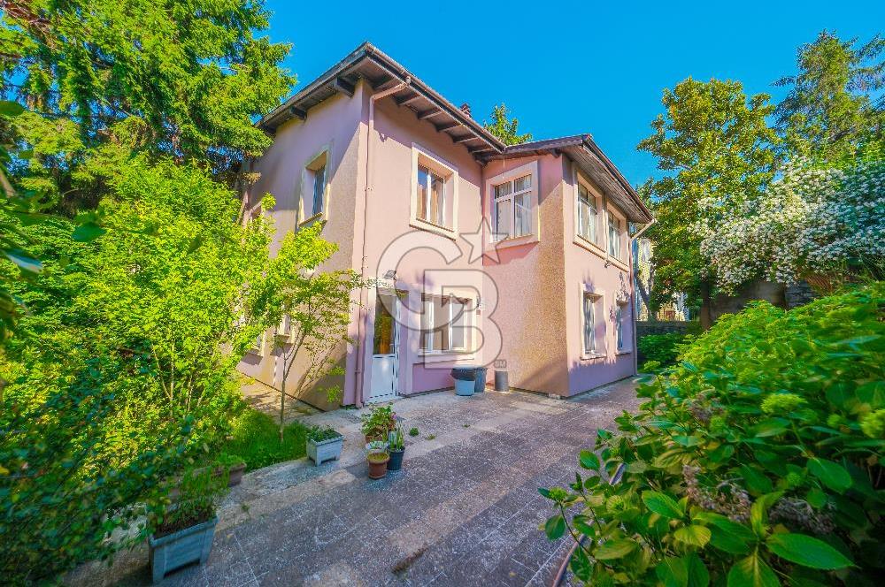 Tarabya'da Bahçe İçerisinde 6+1 Satılık Villa