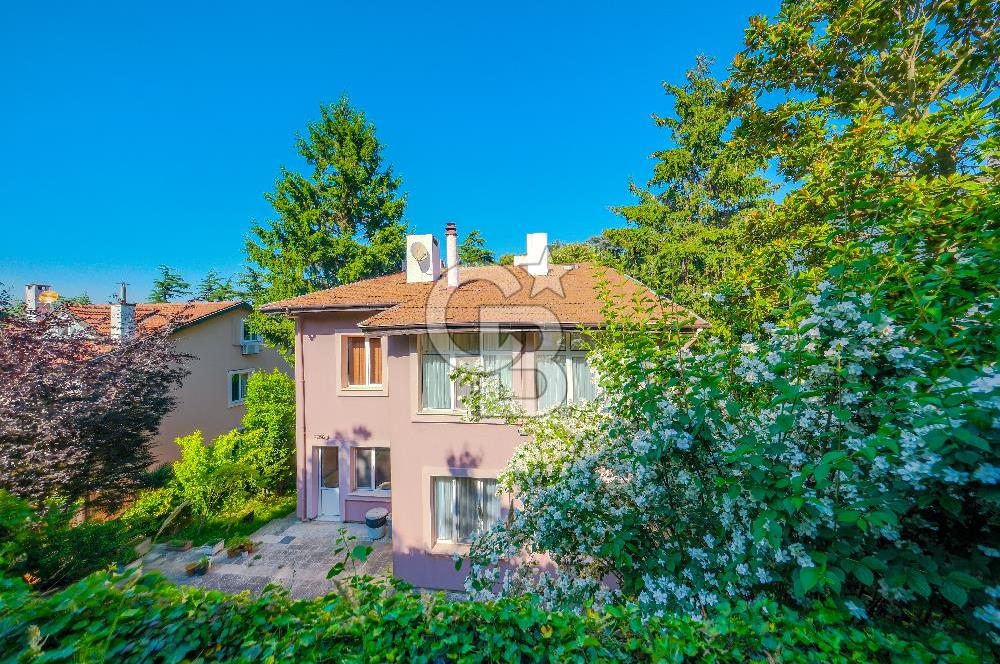 Tarabya'da Bahçe İçerisinde 6+1 Satılık Villa