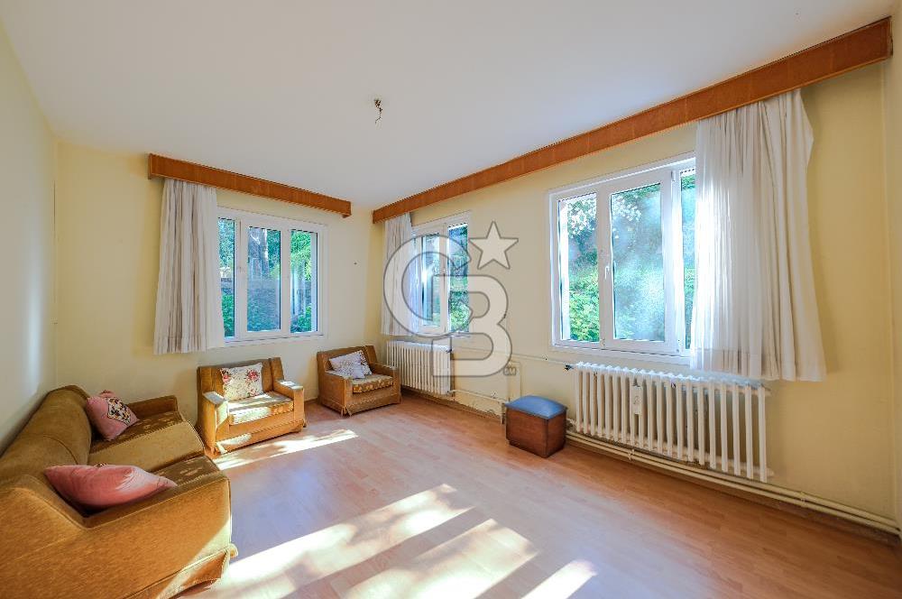 Tarabya'da Bahçe İçerisinde 6+1 Satılık Villa