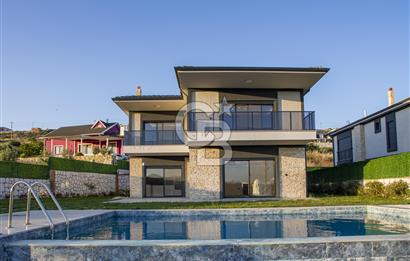 Foçaköyde Satılık 4+1 Deniz Manzaralı Dubleks Havuzlu Villa