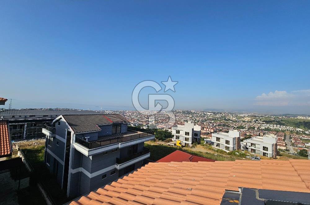 Yalova Merkezde Full Deniz Manzaralı Asansörlü 6+1 Satılık Villa