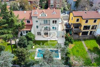 Levent'te Bahçeli, Havuzlu, Otoparklı KİRALIK Müstakil Villa