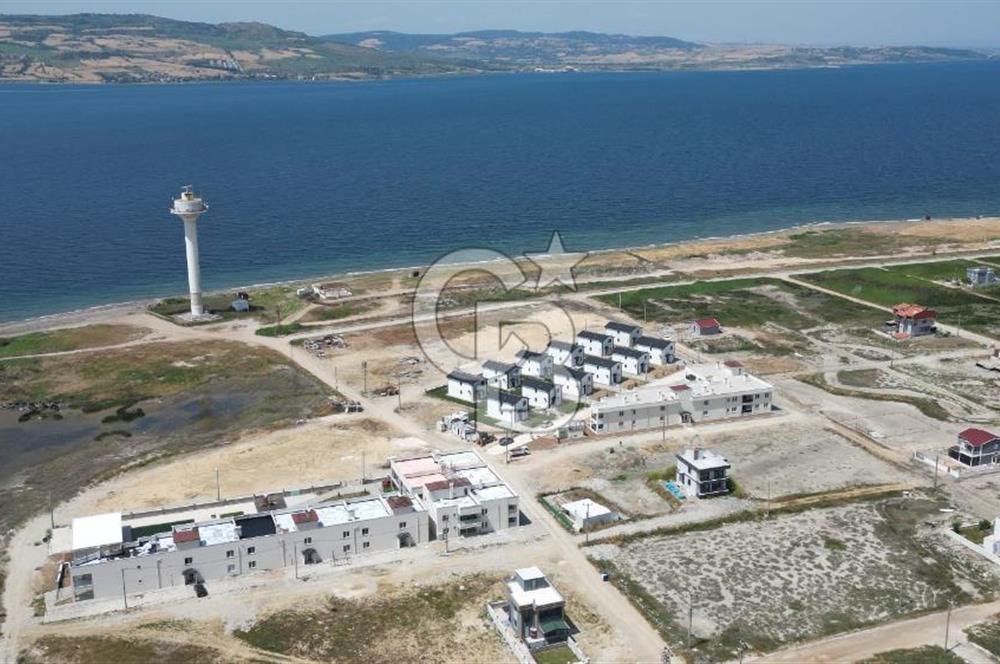 ÇANAKKALE UMURBEY'DE BOĞAZ VE KÖPRÜ MANZARALI İMARLI ARSA