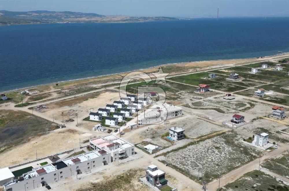 ÇANAKKALE UMURBEY'DE BOĞAZ VE KÖPRÜ MANZARALI İMARLI ARSA