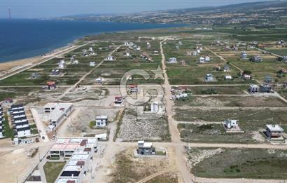 ÇANAKKALE UMURBEY'DE BOĞAZ VE KÖPRÜ MANZARALI İMARLI ARSA