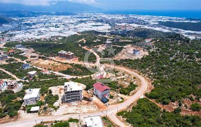 ANTALYA DEMRE BOZDAĞ'DA ÖNÜ KAPANMAZ DENİZ MANZARALI ARSA VE BİNASI