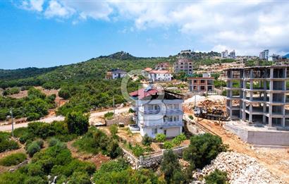 ANTALYA DEMRE BOZDAĞ'DA ÖNÜ KAPANMAZ DENİZ MANZARALI ARSA VE BİNASI