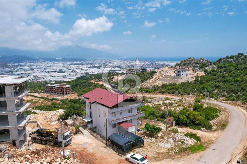 ANTALYA DEMRE BOZDAĞ'DA ÖNÜ KAPANMAZ DENİZ MANZARALI ARSA VE BİNASI