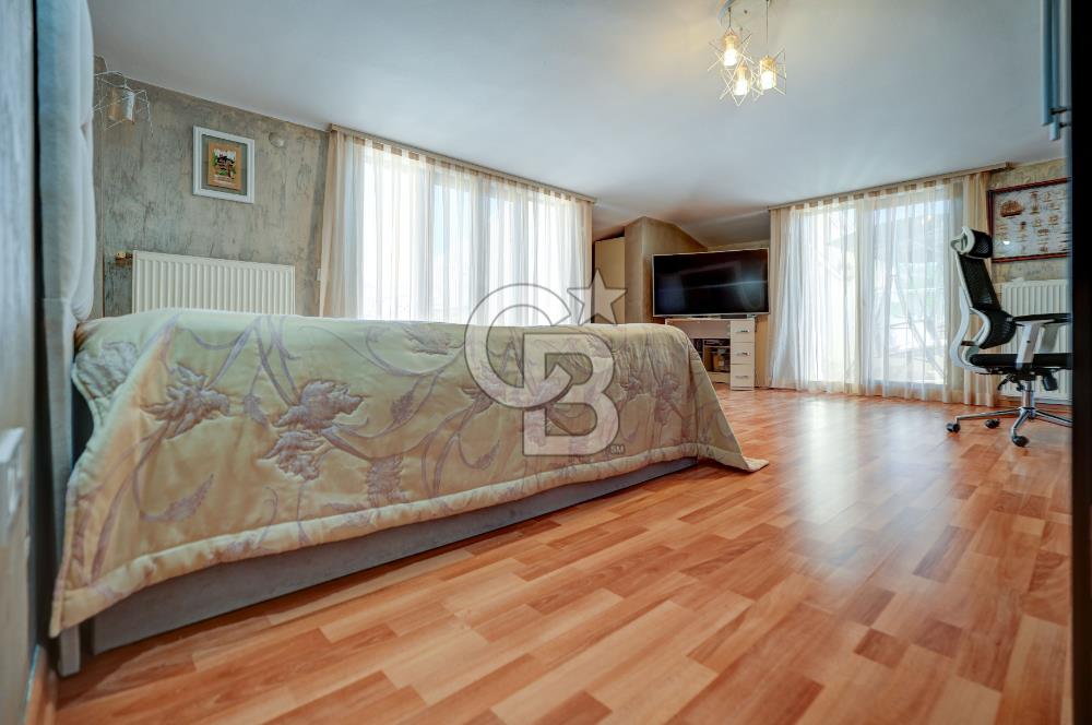 Çamlıca Sarı Konaklar Sitesinde Satılık 5+1 Çatı Dubleks Daire